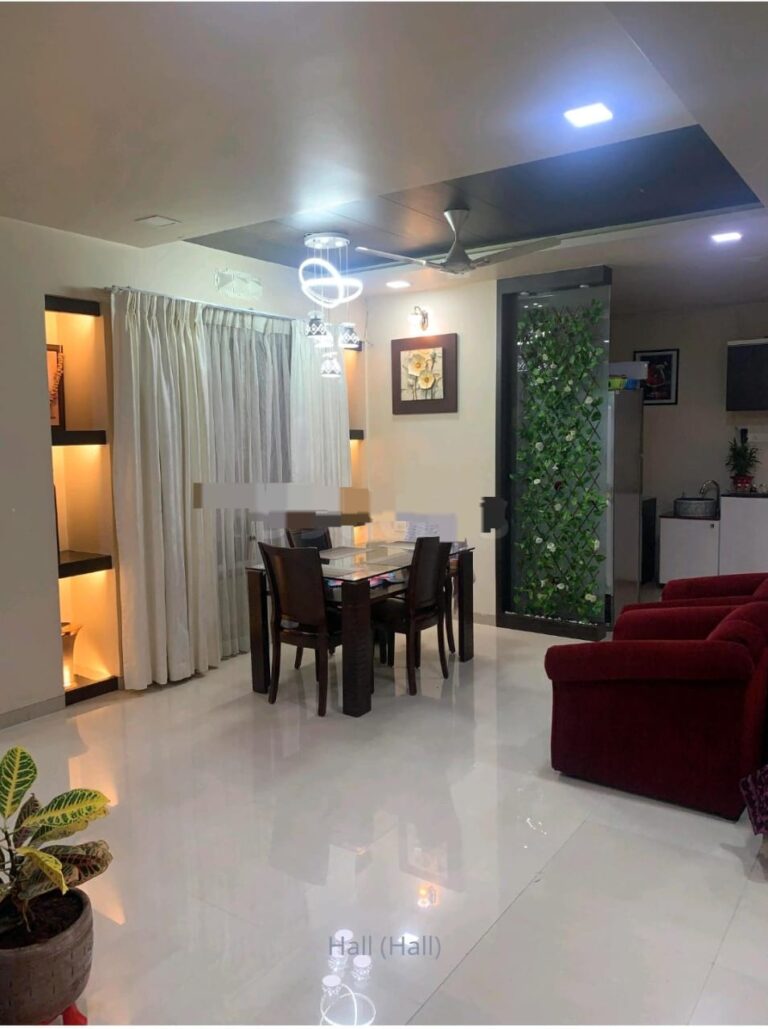 4 BHK Flat in Mumbai